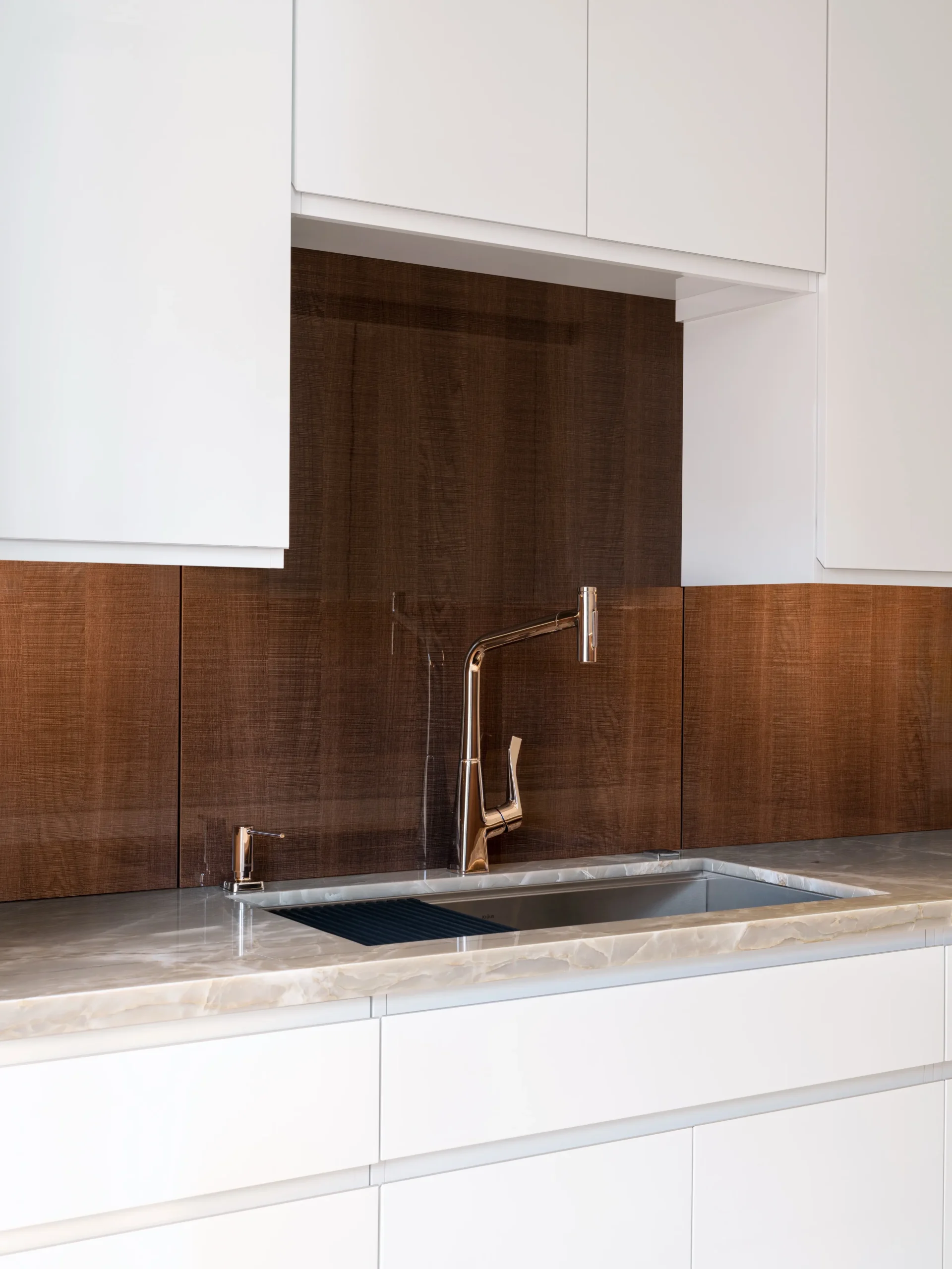 Custom kitchen designed by Dawn Wallace Design in Vero Beach